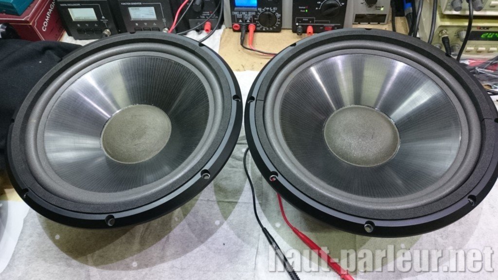 Changement de suspensions haut-parleurs