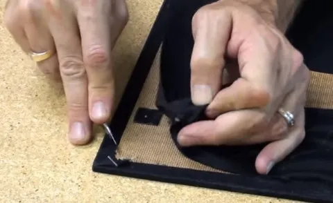 Changer le tissus acoustique d'un cadre d'enceinte :  Finitions