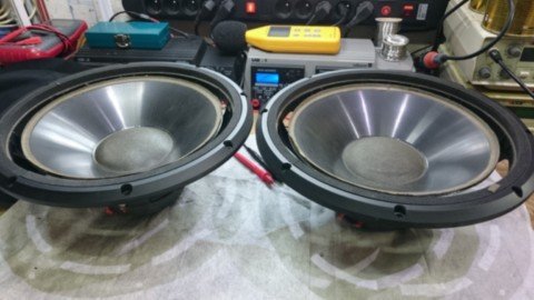 Changement de suspensions haut-parleurs