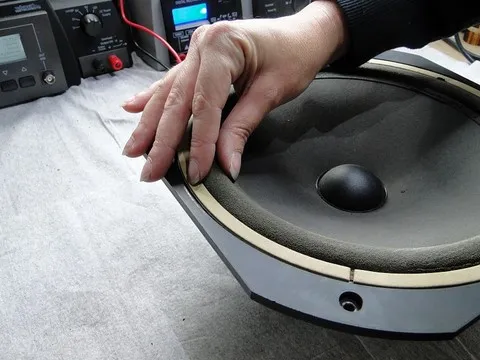 Test d'usure d'une suspension haut-parleur
