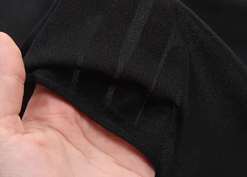 Tissus acoustique noir anti-poussière à maille fine.