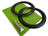 Kit de réparation pour membrane haut-parleur de 19.3 cm de diamètre. Ce Kit comprend 2 suspensions haute qualité et un tube de colle haut-parleur.