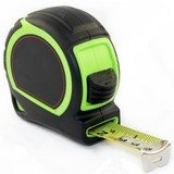 Munissez vous d'un mètre à ruban ou d'une règle plate pour mesurer le haut-parleur.