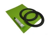Kit de réparation pour membrane haut-parleur de 15.3 cm de diamètre. Ce Kit comprend 2 suspensions haute qualité et un tube de colle époxy haute résistance.